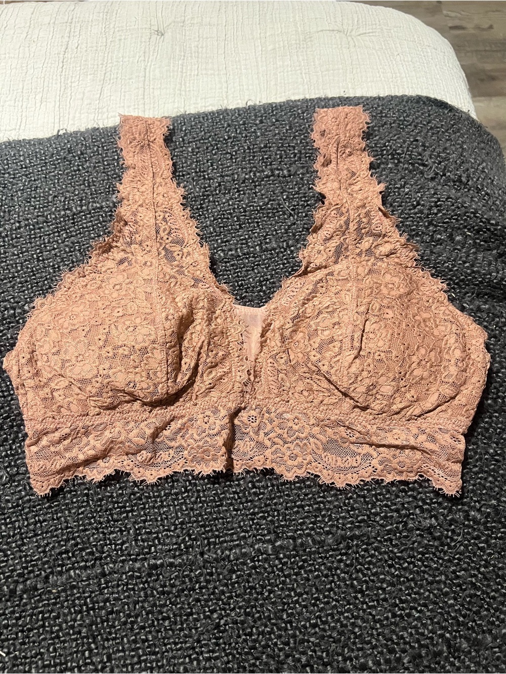 American Eagle Outfitters Lace Bralette in Dusty Rose
